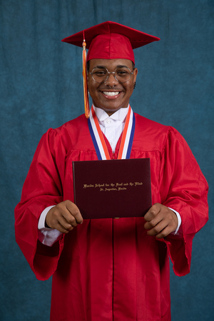 Henderson_Andrae_Cap-Gown_2022-23-1